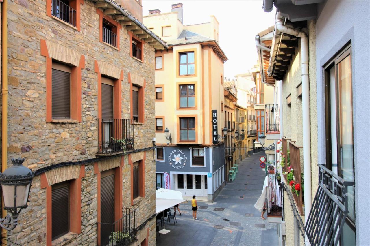 Casa Campanilla Jaca Ξενοδοχείο Εξωτερικό φωτογραφία